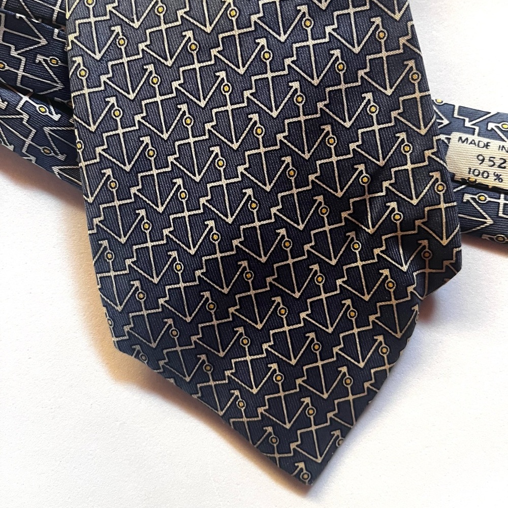 Hermes Navy Blue & Cream Geometric Silk Tie - Picture 4 of 5